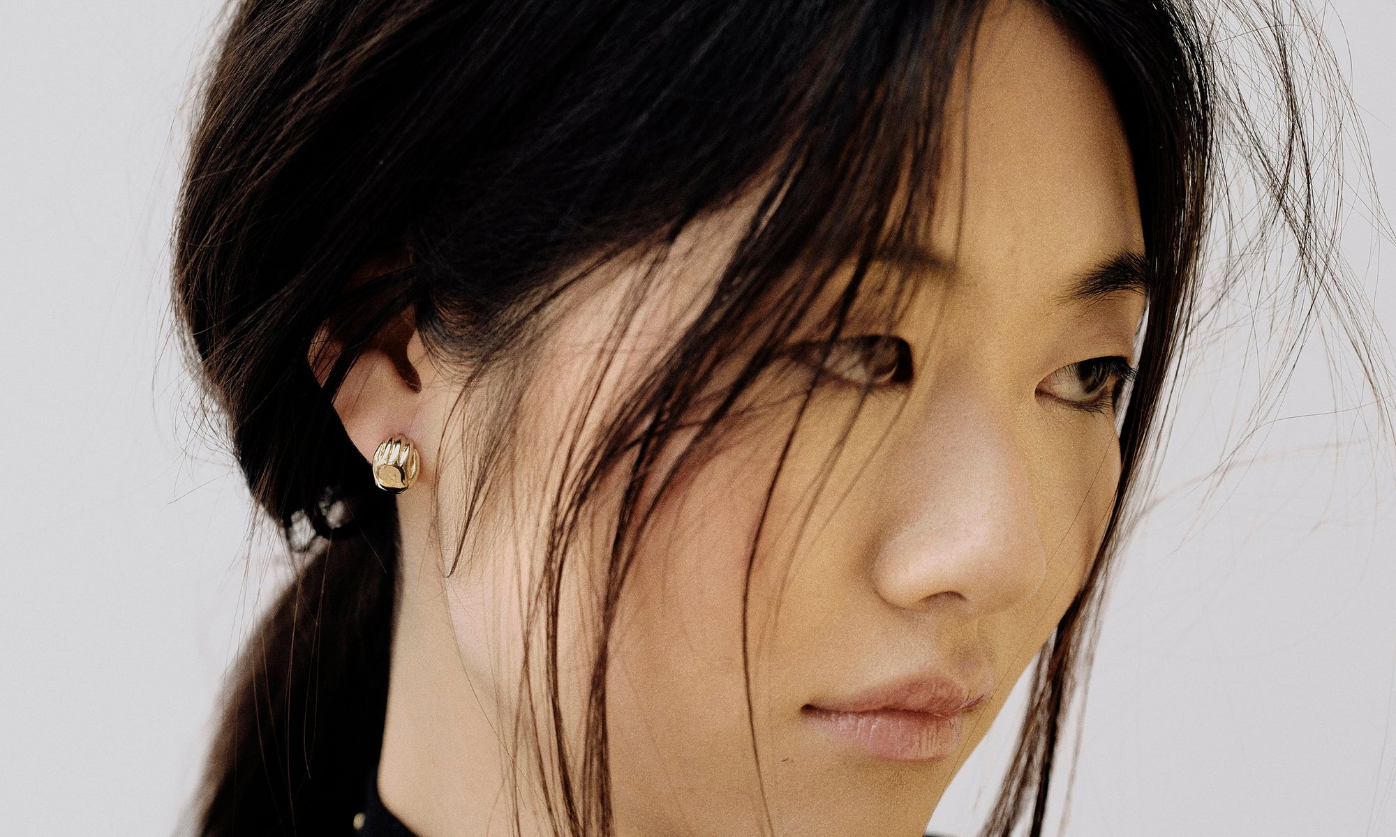Model Rachel wears the Held Earrings, sustainably handmade in recycled 14k gold by Talisman Fine Jewelry.
